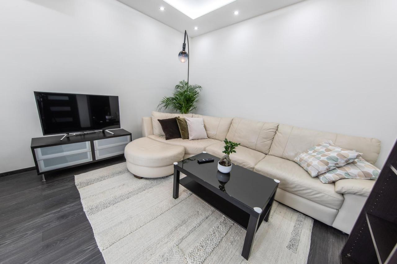 Spacious 3-Room Apartment With Free Parking 부다페스트 외부 사진